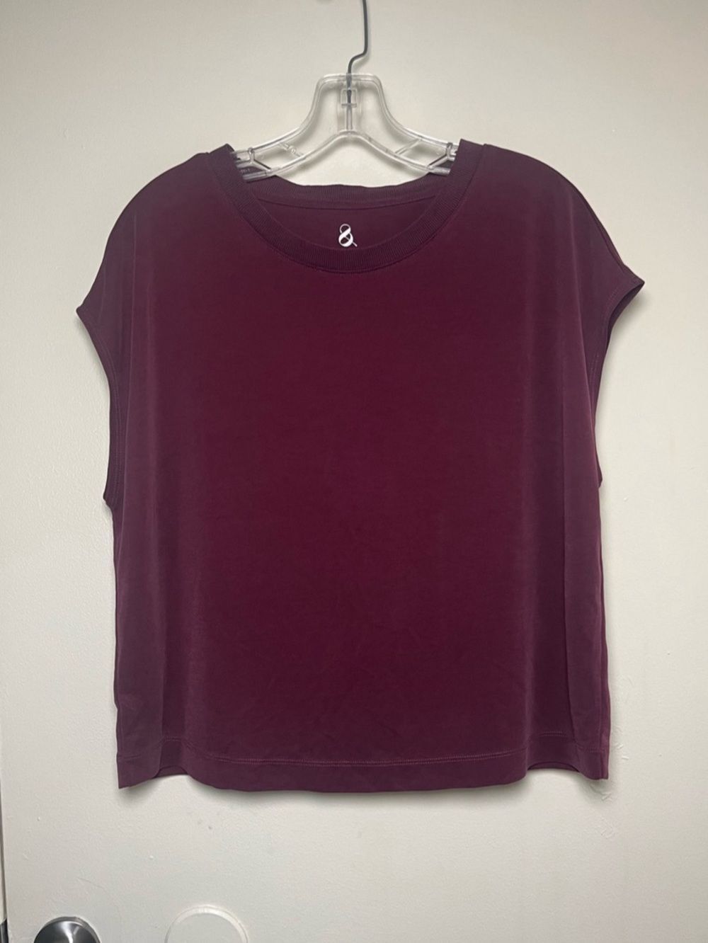 Women’s Lou & Grey Scubasoft Muscle Short Sleeve Flowy Top in Plum Purple XS